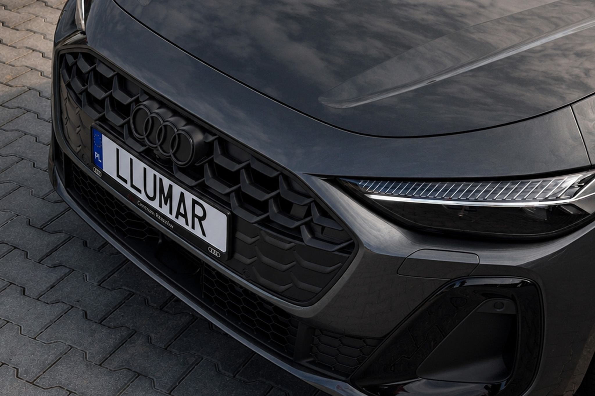 Ochrona przodu Audi A5 - aplikacja folii LLumar Gloss