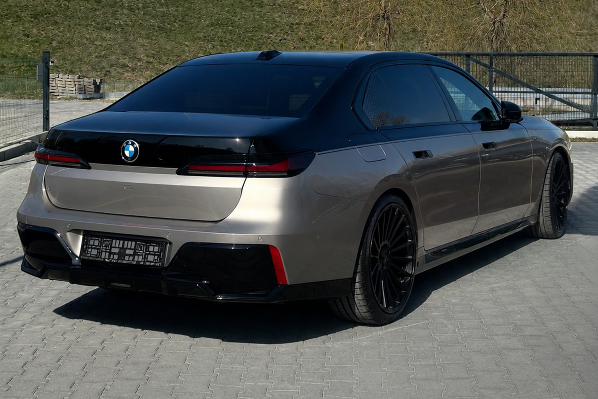 Ochrona lakieru BMW Serii 7 – aplikacja samoregenerującej się folii PPF na całe nadwozie
