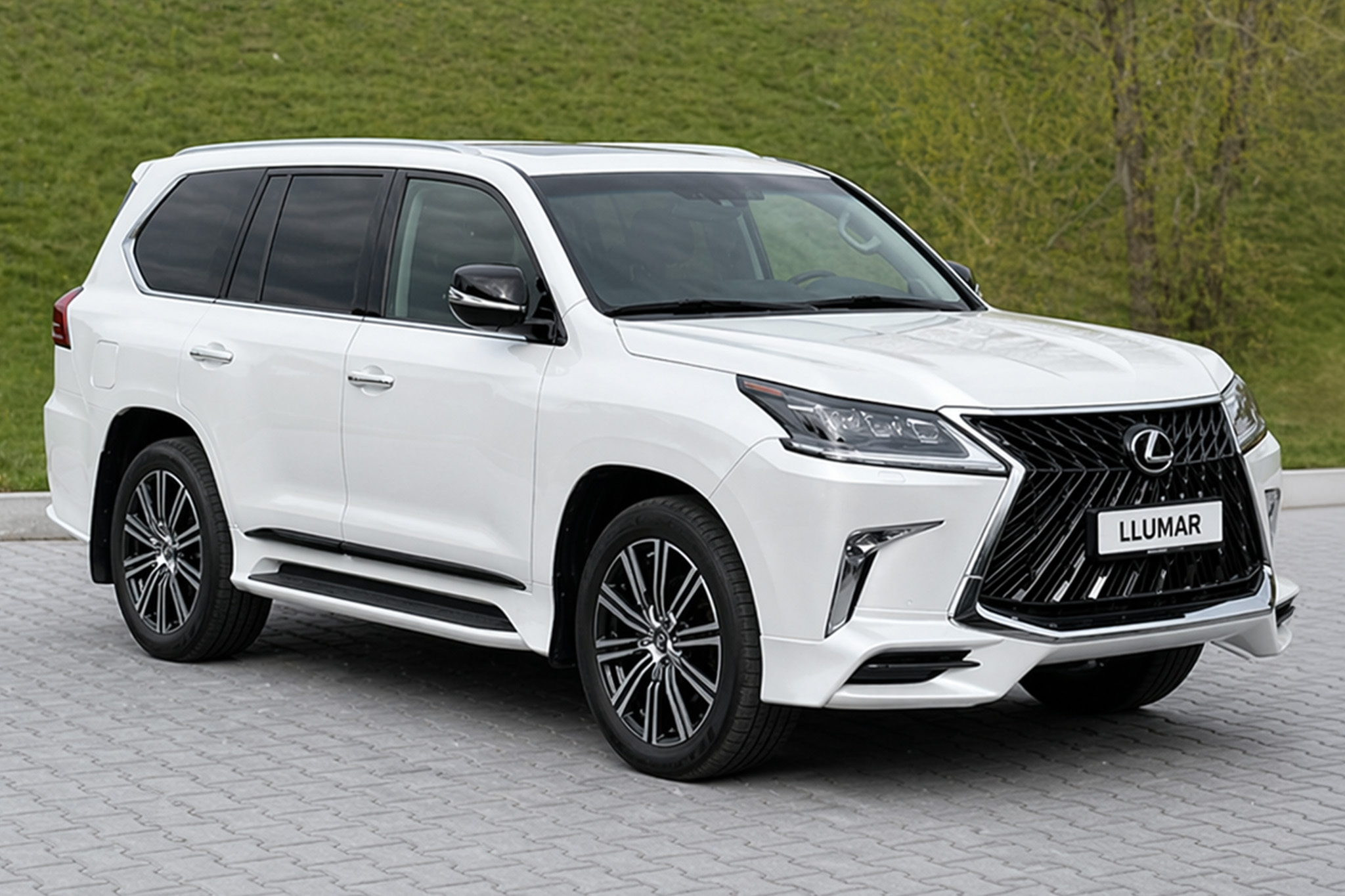 Flagowy SUV Lexus LX z lakierem w całości zabezpieczonym folią ochronną PPF klasy premium