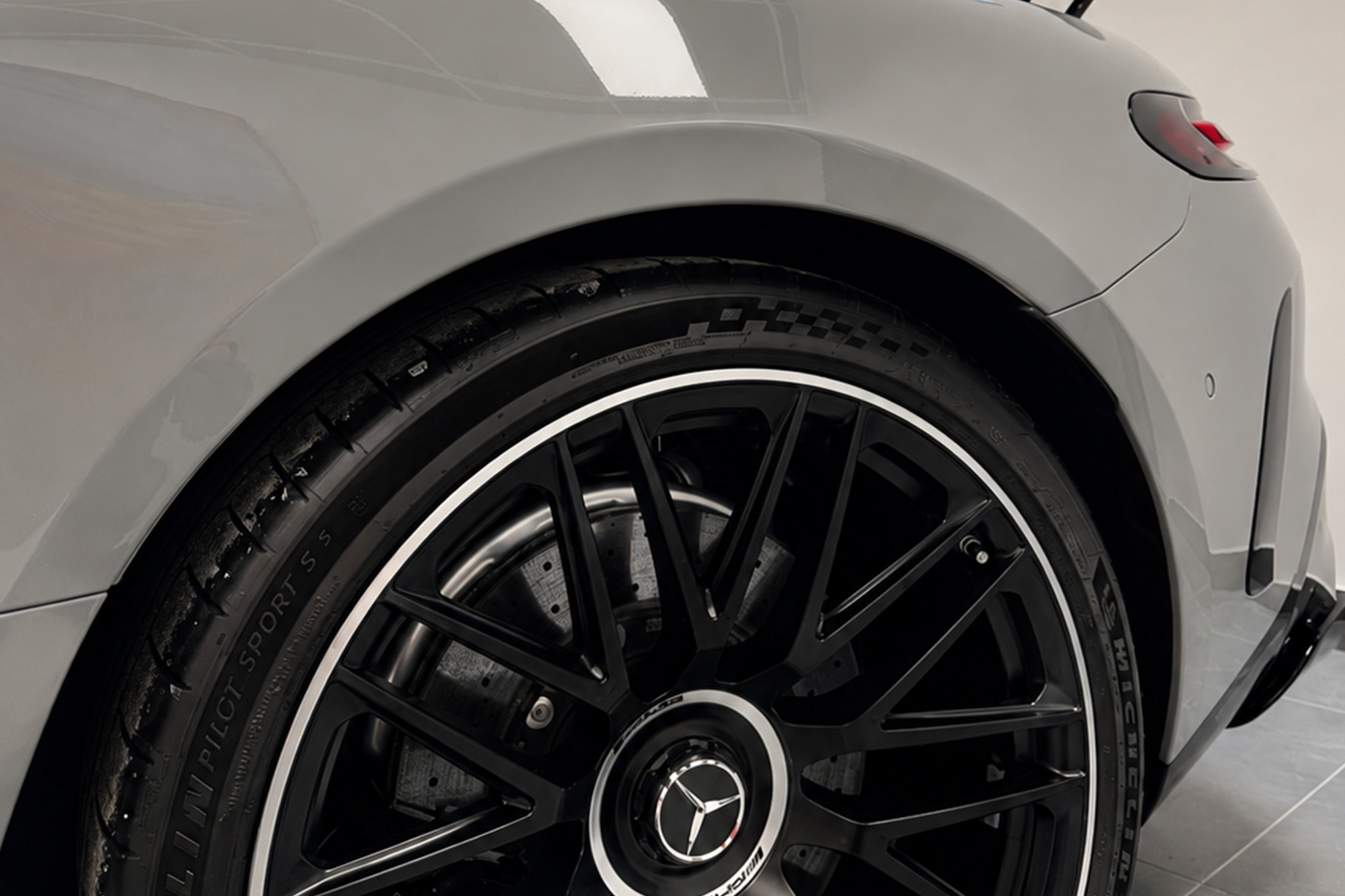 Powłoka ceramiczna na felgach i impregnacja skóry w Mercedesie-AMG GT 63