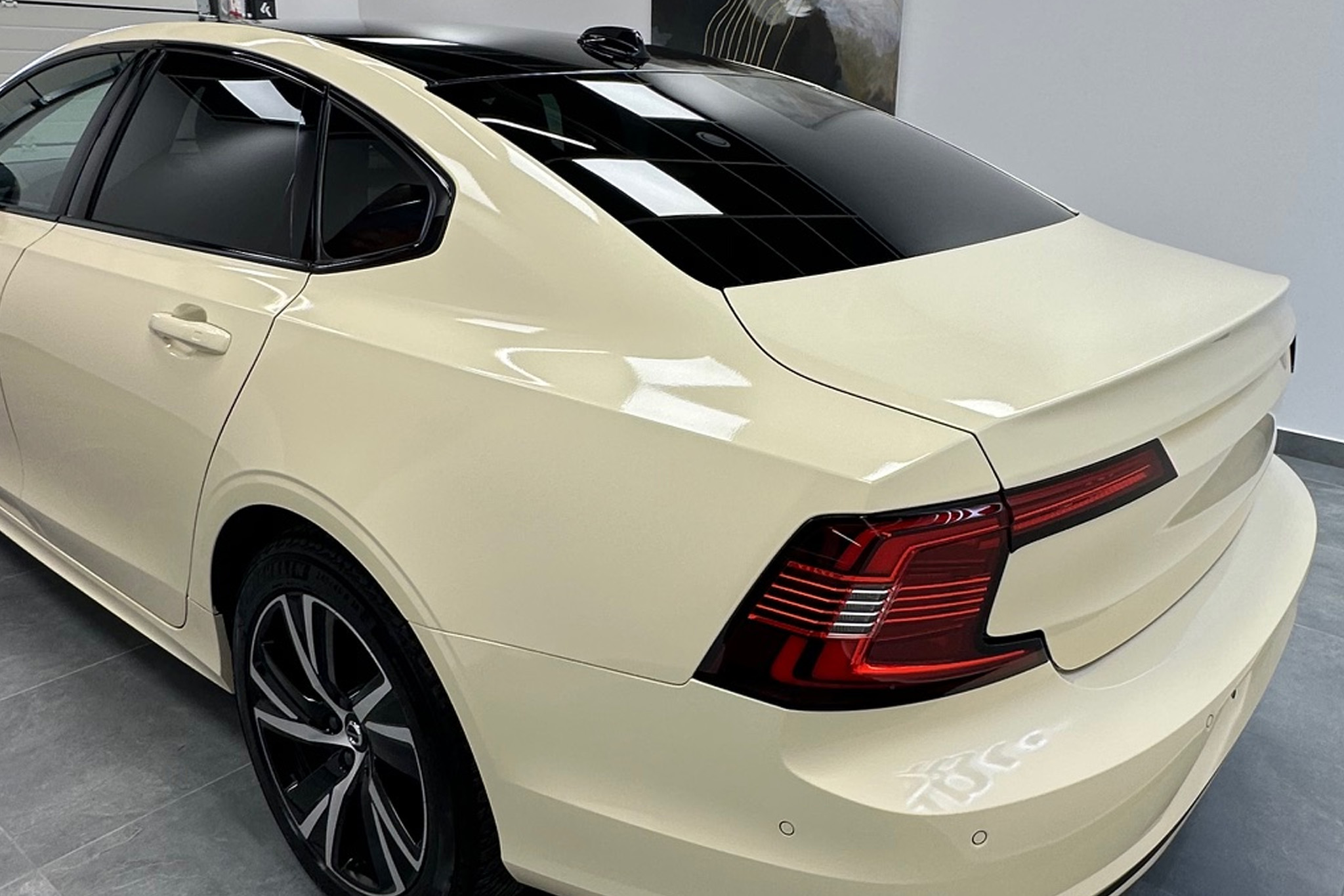 zmiana koloru auta volvo s90