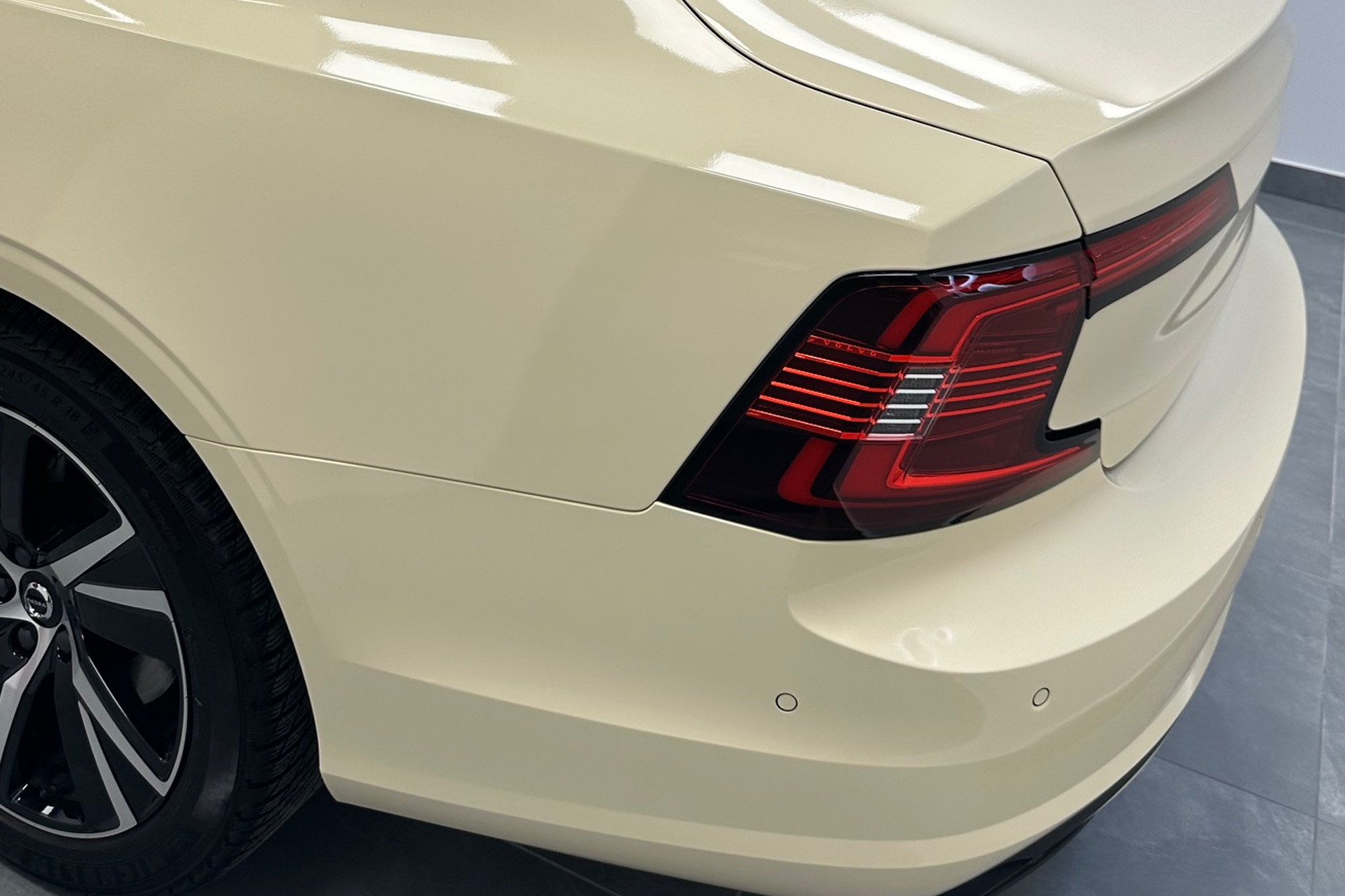 zmiana koloru auta volvo s90